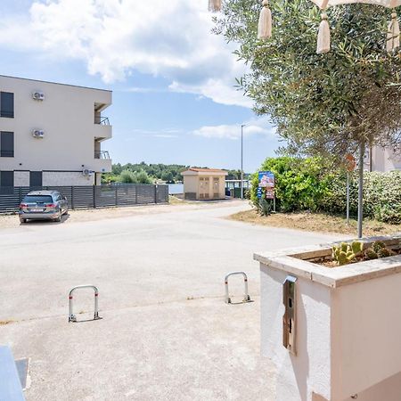 App Akumal-25M Zum Meer, Privatparkplatz, 50 Zoll Smart Tv, Sat Medulin Exterior foto